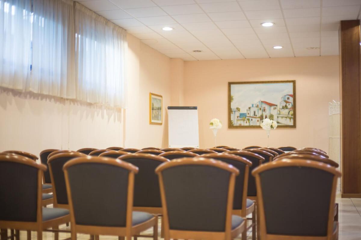 מודוניו Hotel Jolly מראה חיצוני תמונה